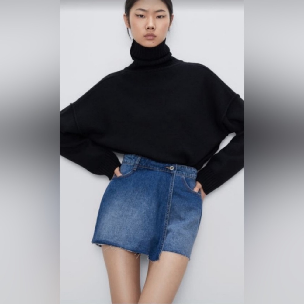 Dark denim skort